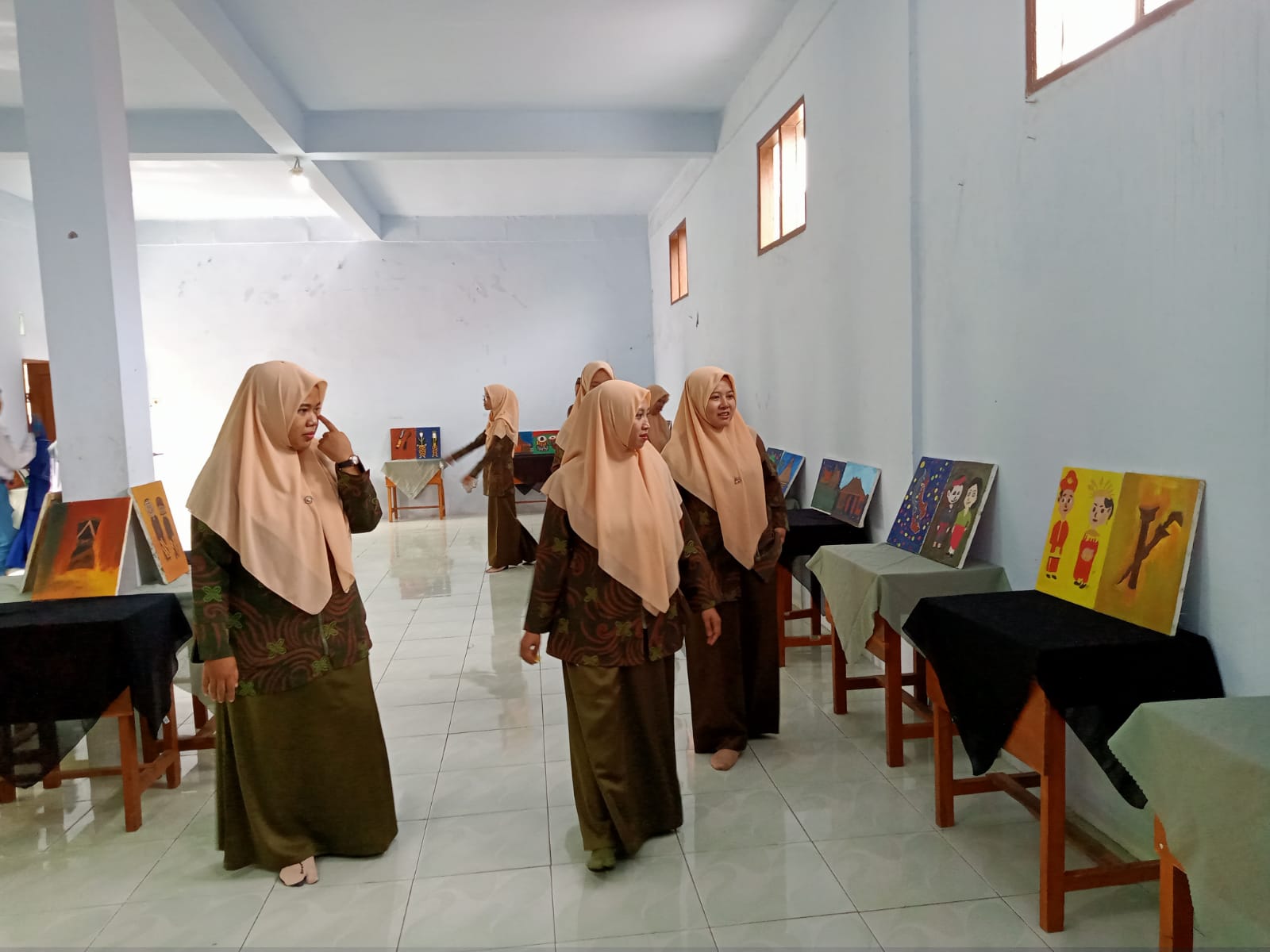 Pameran seni rupa SMA Sabiluth Thoyyib Tahun Pelajaran 2023-2024