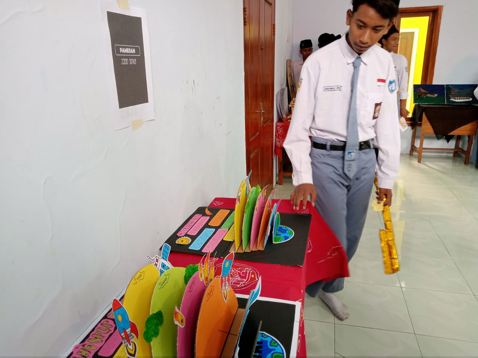Pameran seni geografi SMA Sabiluth Thoyyib Tahun Pelajaran 2023-2024